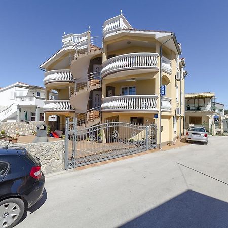 Apartmani Ana Juricev Vodice ヴォディツェ エクステリア 写真