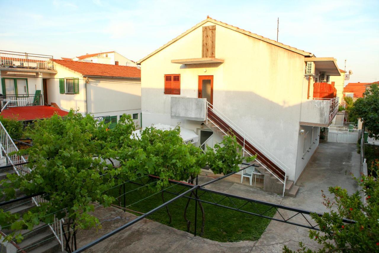 Apartmani Ana Juricev Vodice ヴォディツェ エクステリア 写真