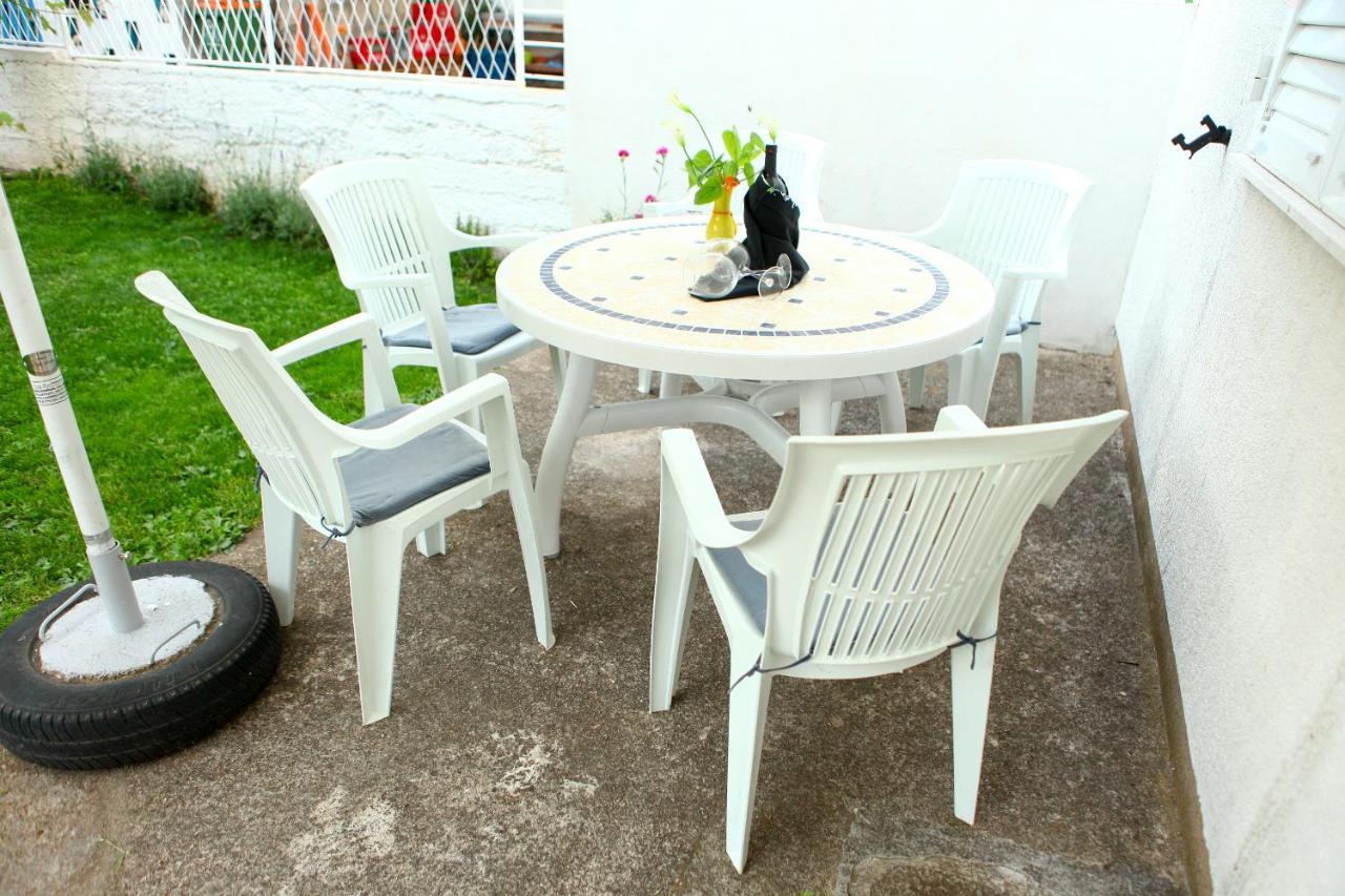 Apartmani Ana Juricev Vodice ヴォディツェ エクステリア 写真
