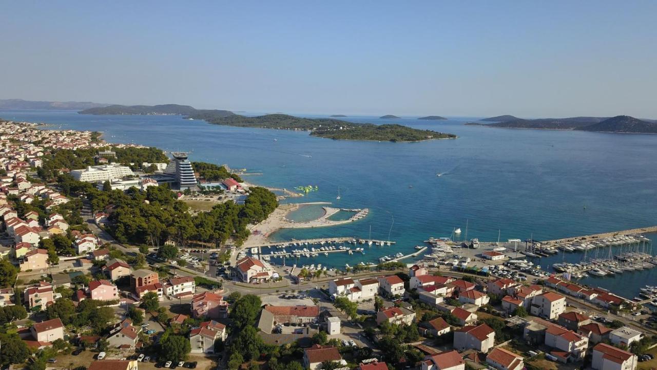 Apartmani Ana Juricev Vodice ヴォディツェ エクステリア 写真
