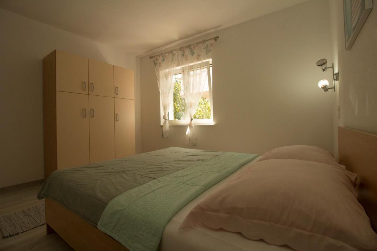 Apartmani Ana Juricev Vodice ヴォディツェ エクステリア 写真