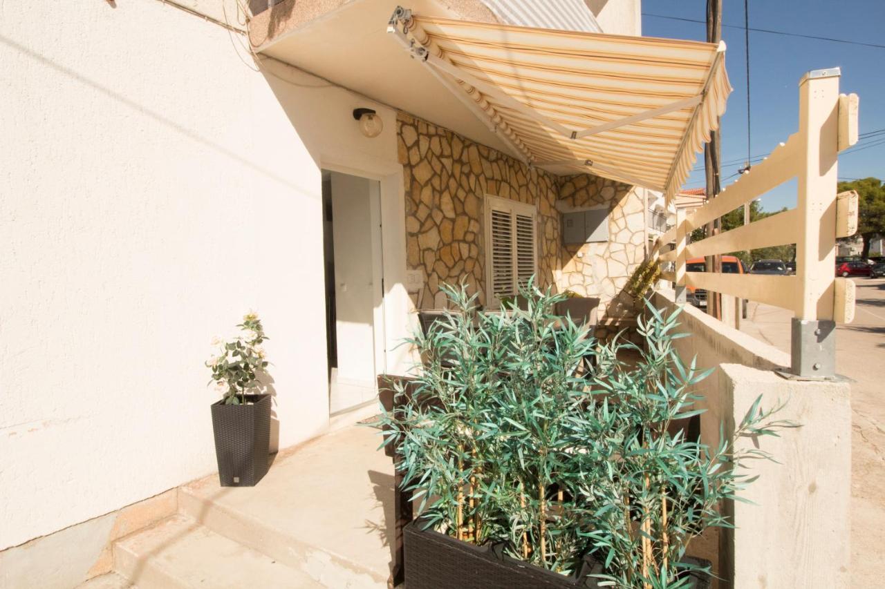 Apartmani Ana Juricev Vodice ヴォディツェ エクステリア 写真