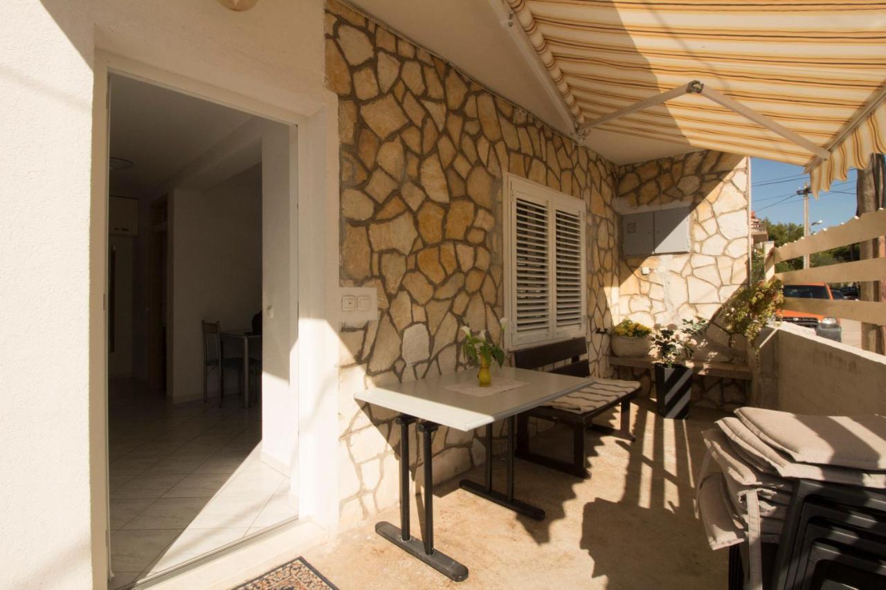 Apartmani Ana Juricev Vodice ヴォディツェ エクステリア 写真