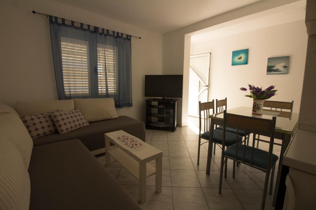 Apartmani Ana Juricev Vodice ヴォディツェ エクステリア 写真