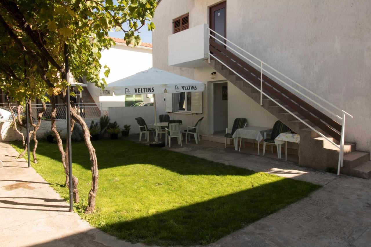 Apartmani Ana Juricev Vodice ヴォディツェ エクステリア 写真