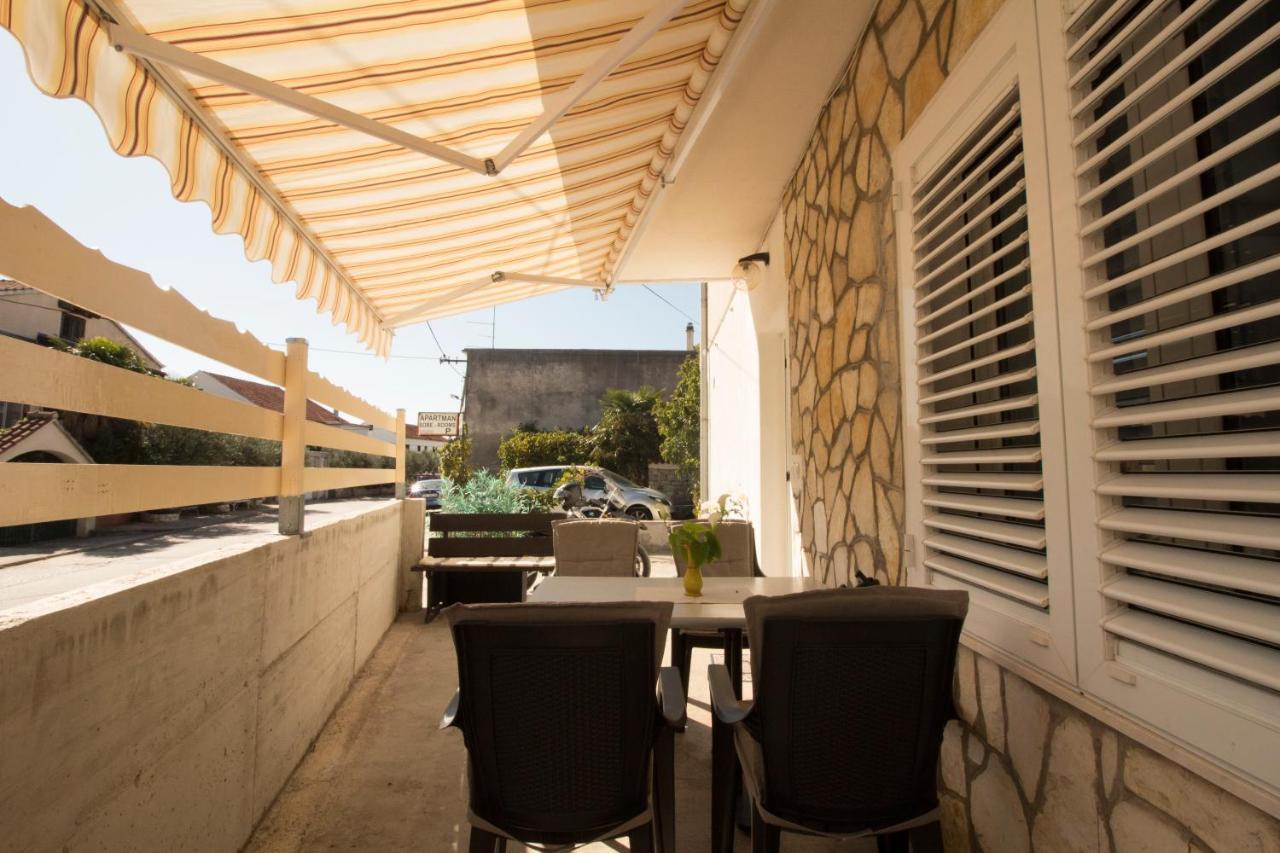 Apartmani Ana Juricev Vodice ヴォディツェ エクステリア 写真