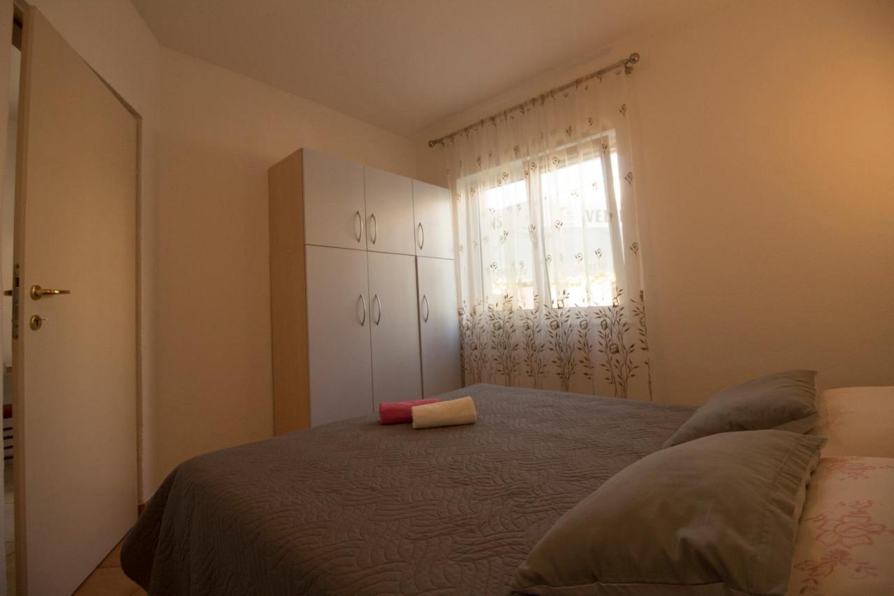 Apartmani Ana Juricev Vodice ヴォディツェ エクステリア 写真