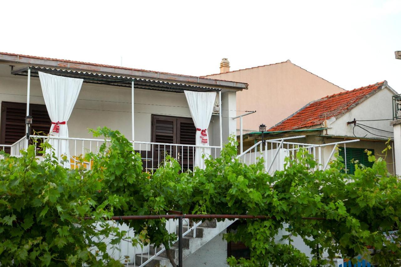 Apartmani Ana Juricev Vodice ヴォディツェ エクステリア 写真