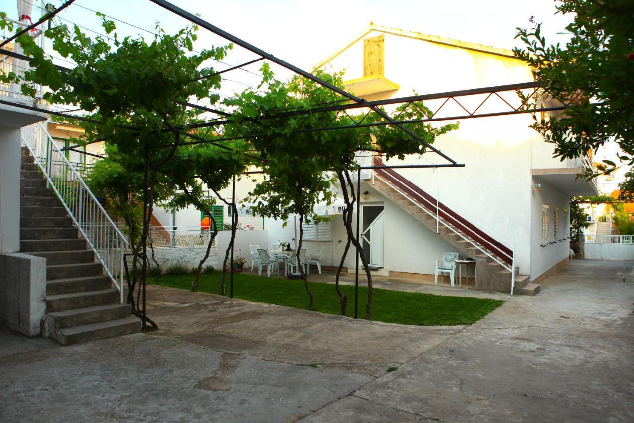 Apartmani Ana Juricev Vodice ヴォディツェ エクステリア 写真