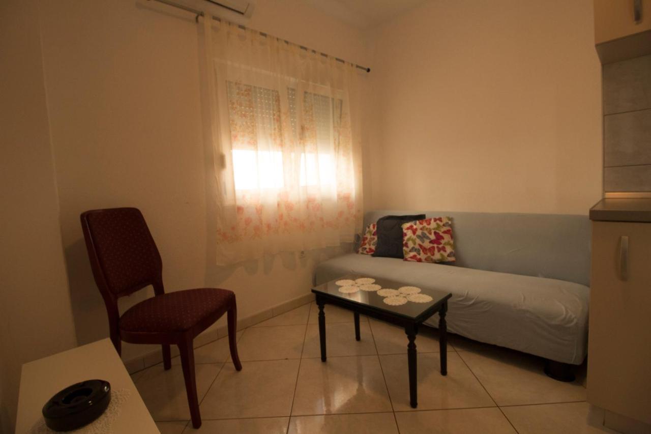 Apartmani Ana Juricev Vodice ヴォディツェ エクステリア 写真