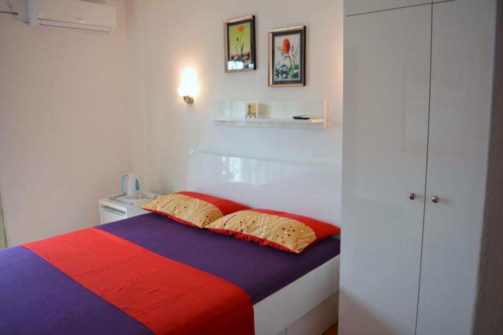 Apartmani Ana Juricev Vodice ヴォディツェ エクステリア 写真