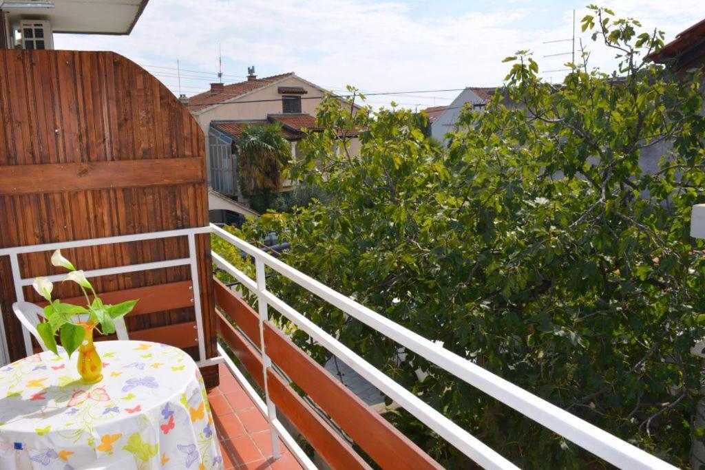 Apartmani Ana Juricev Vodice ヴォディツェ エクステリア 写真