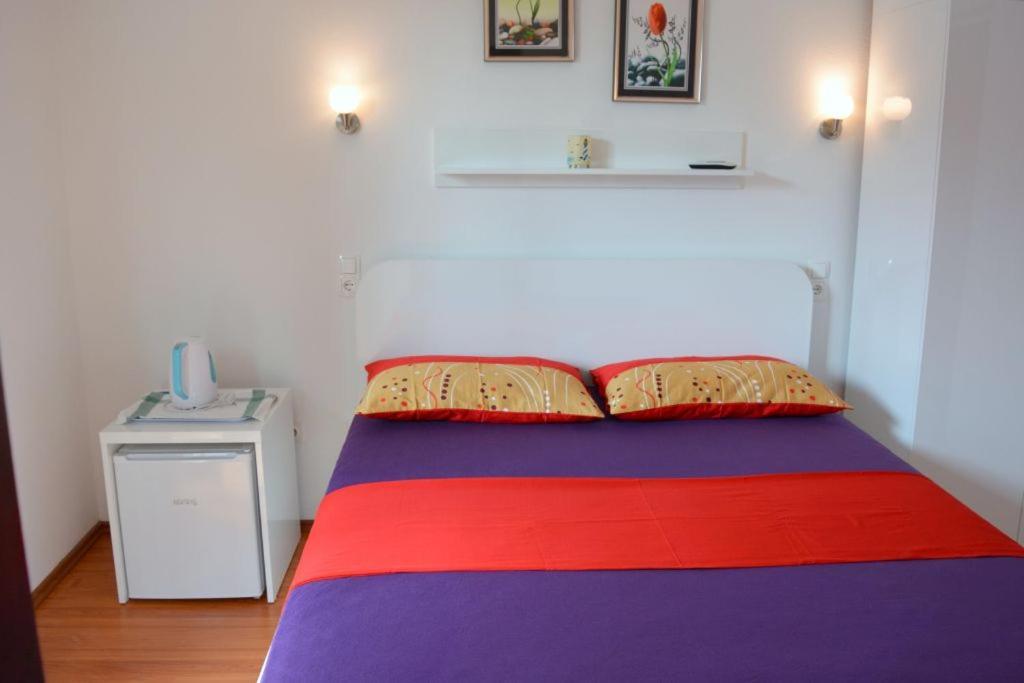 Apartmani Ana Juricev Vodice ヴォディツェ エクステリア 写真