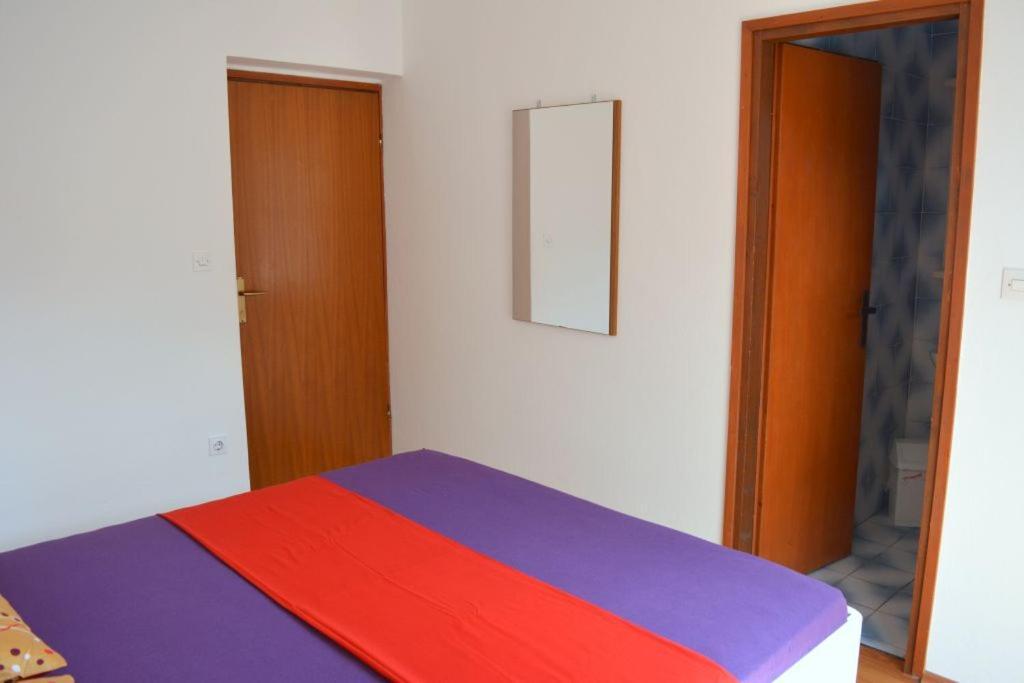 Apartmani Ana Juricev Vodice ヴォディツェ エクステリア 写真