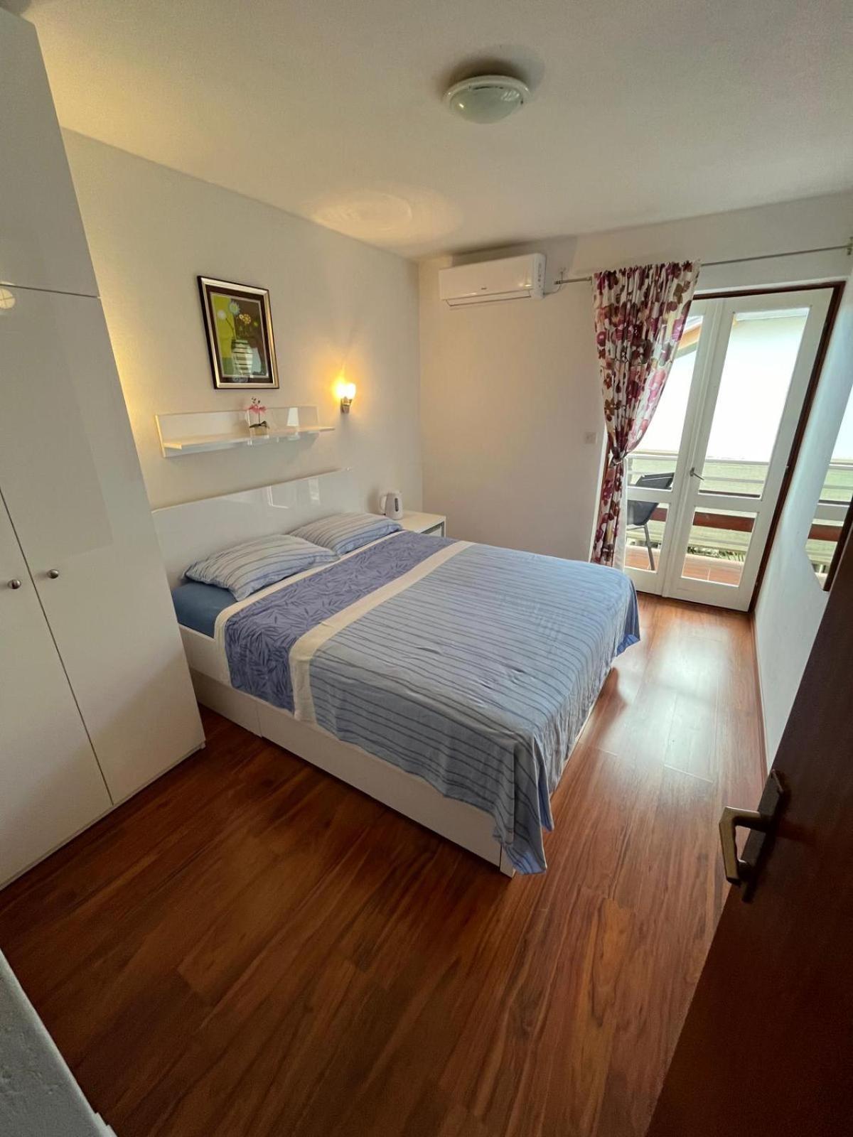 Apartmani Ana Juricev Vodice ヴォディツェ エクステリア 写真
