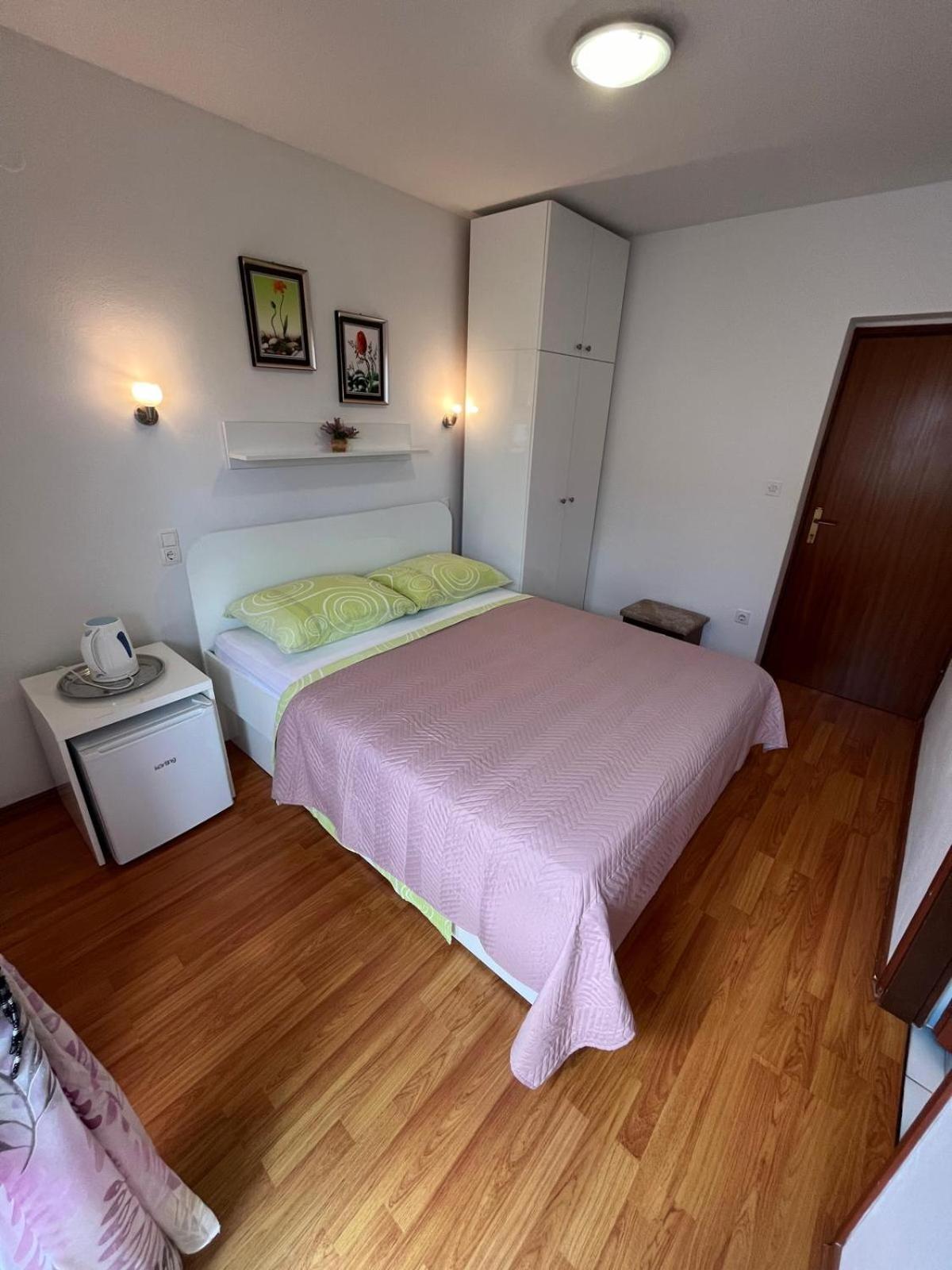 Apartmani Ana Juricev Vodice ヴォディツェ エクステリア 写真