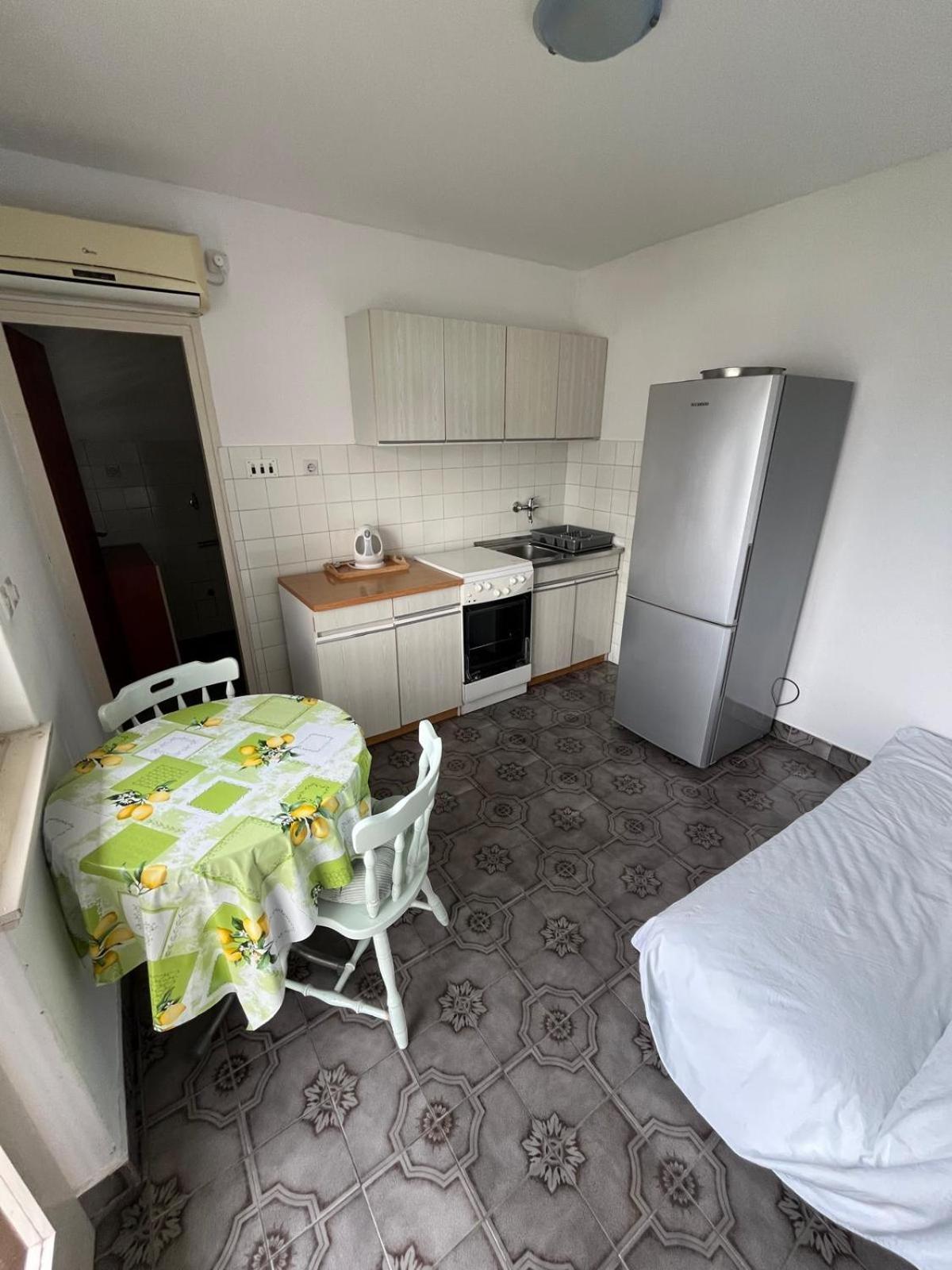 Apartmani Ana Juricev Vodice ヴォディツェ エクステリア 写真
