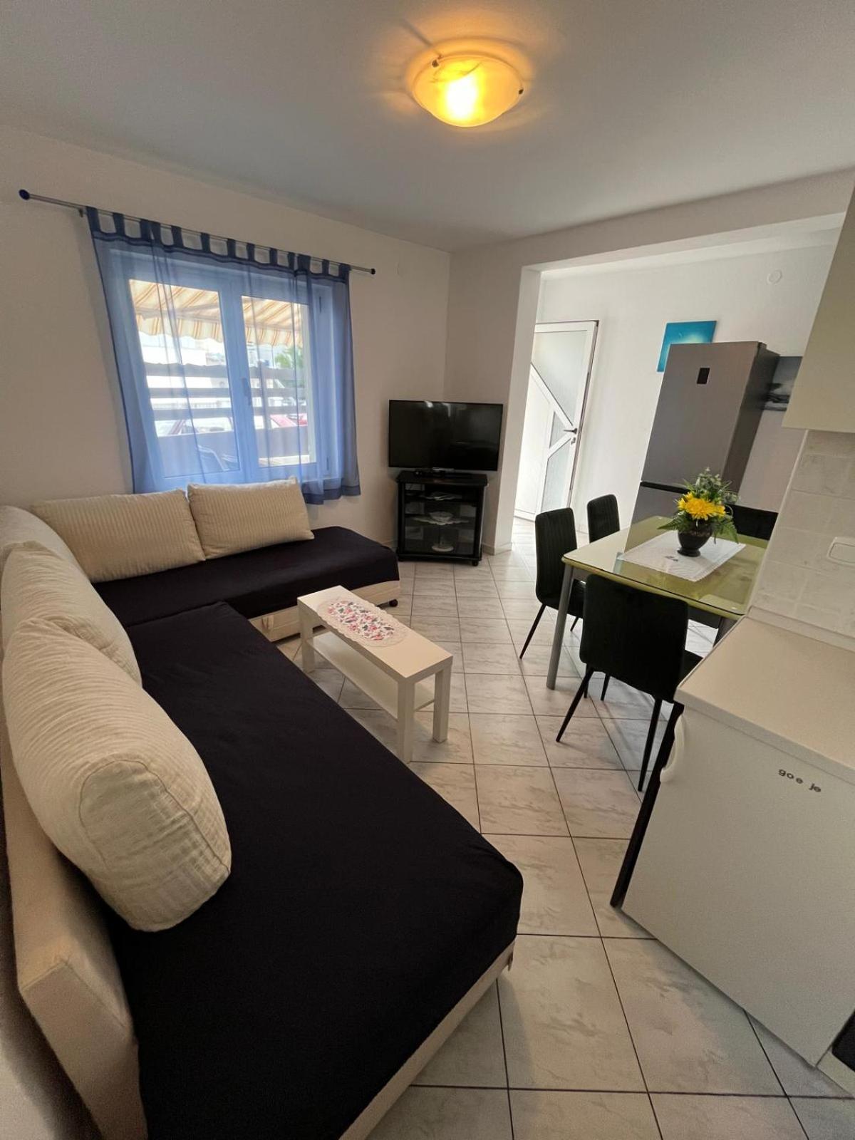 Apartmani Ana Juricev Vodice ヴォディツェ エクステリア 写真