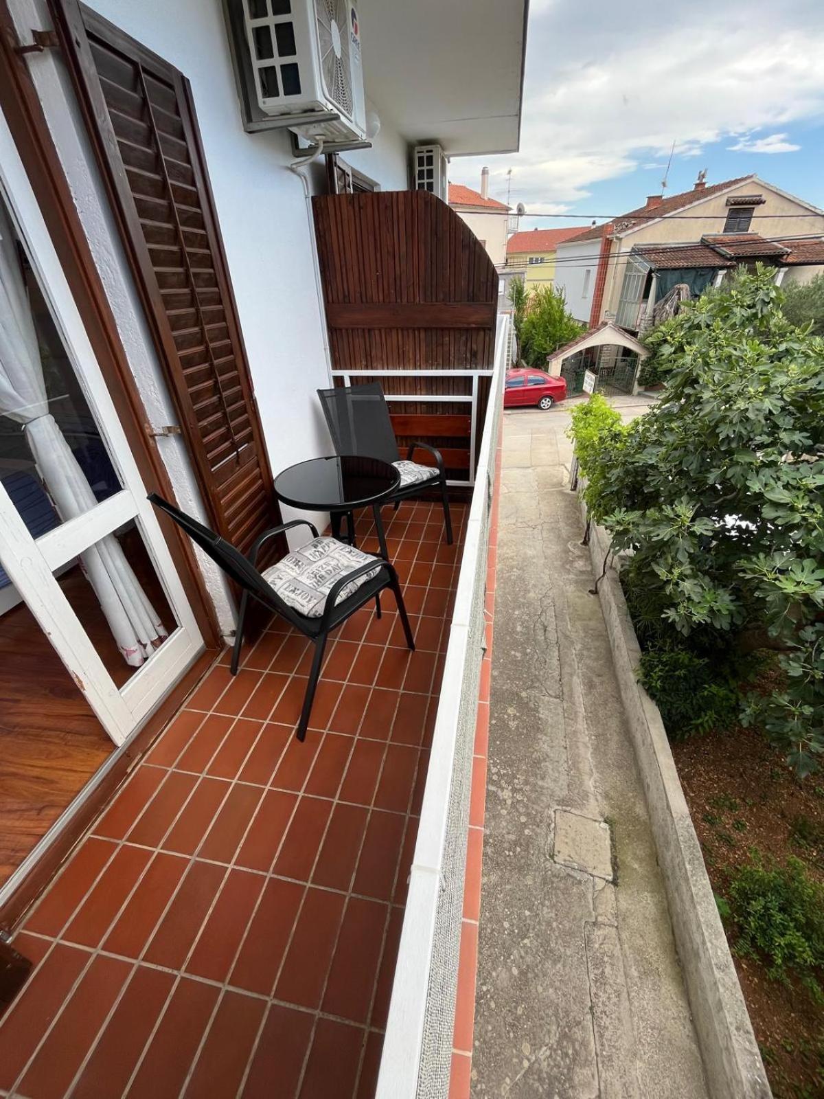 Apartmani Ana Juricev Vodice ヴォディツェ エクステリア 写真