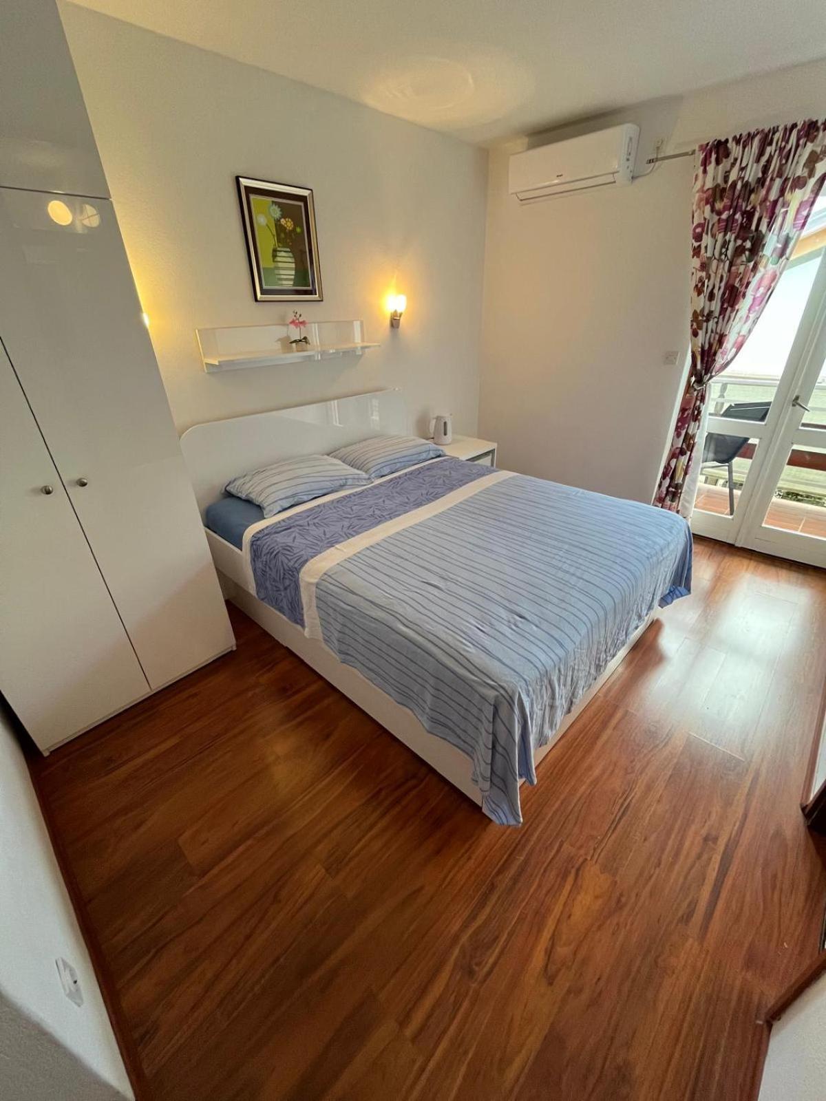 Apartmani Ana Juricev Vodice ヴォディツェ エクステリア 写真