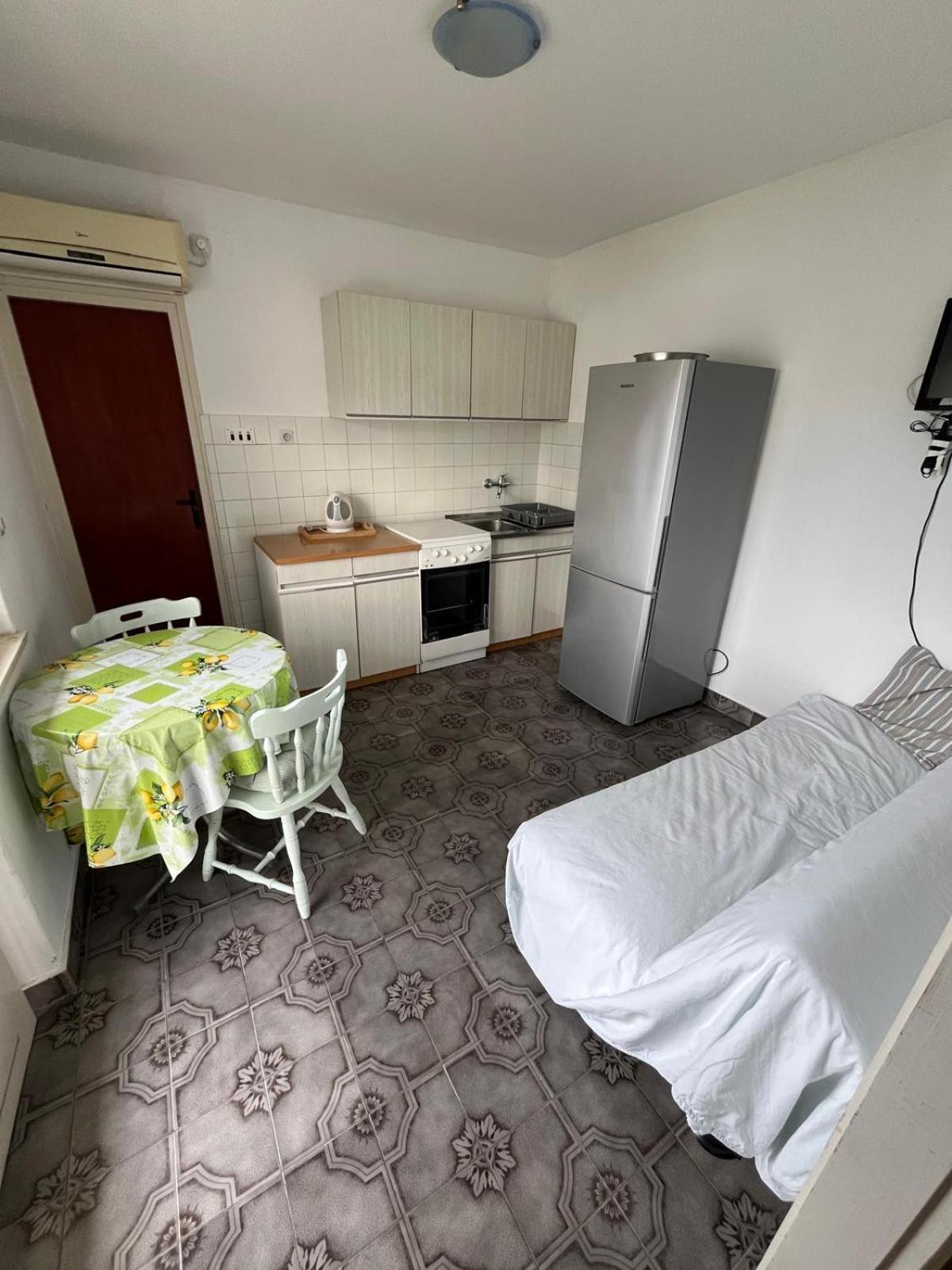 Apartmani Ana Juricev Vodice ヴォディツェ エクステリア 写真