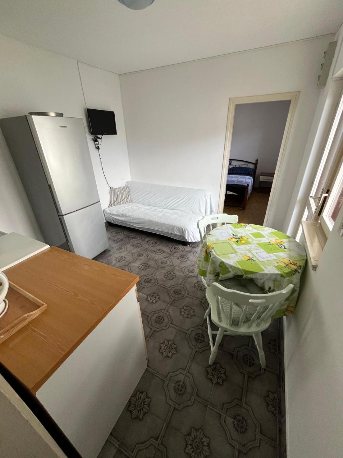Apartmani Ana Juricev Vodice ヴォディツェ エクステリア 写真