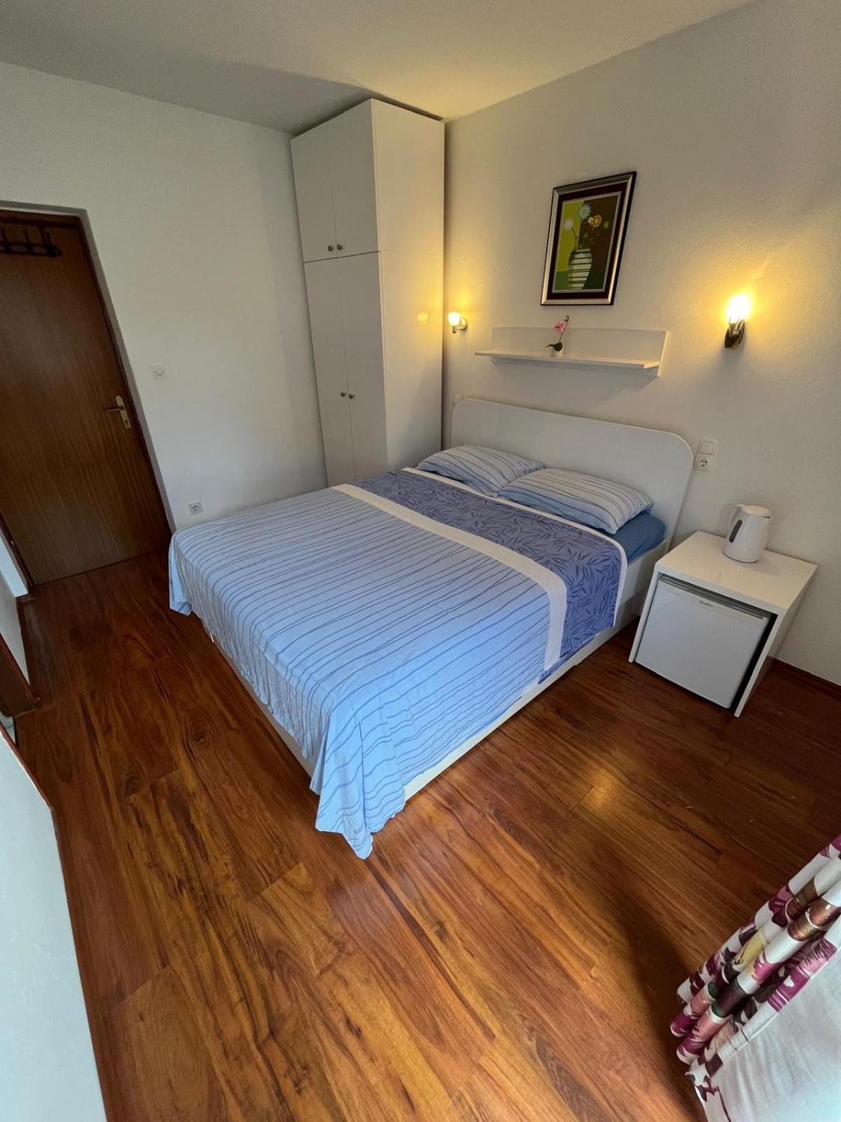 Apartmani Ana Juricev Vodice ヴォディツェ エクステリア 写真