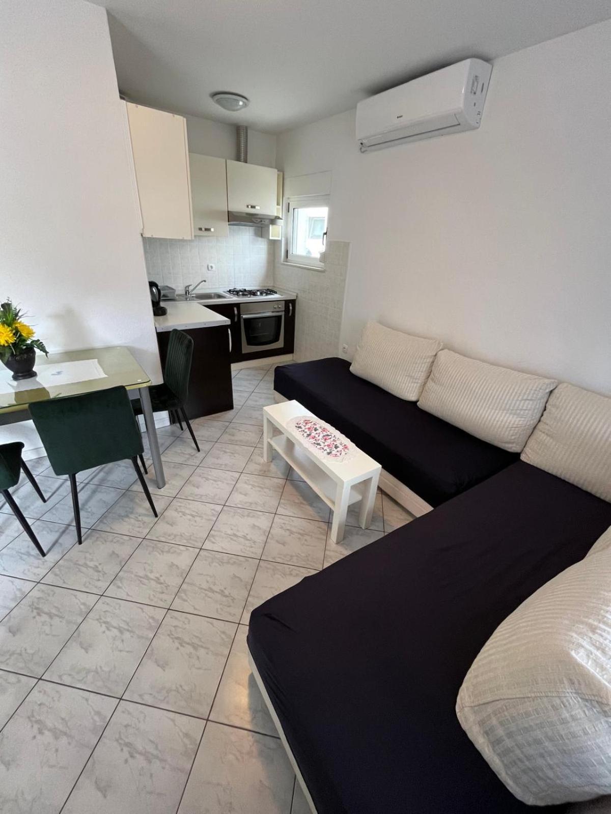 Apartmani Ana Juricev Vodice ヴォディツェ エクステリア 写真