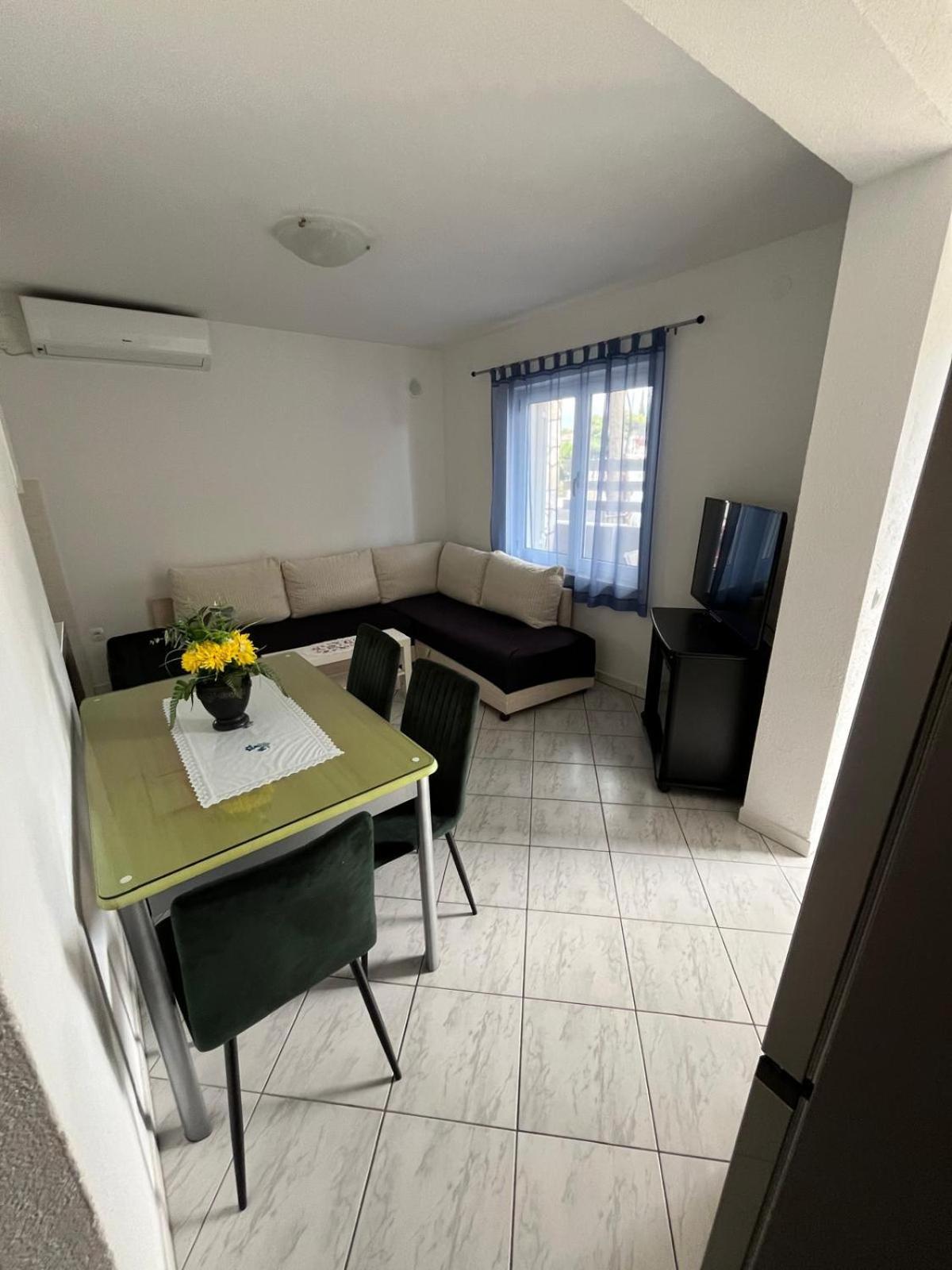 Apartmani Ana Juricev Vodice ヴォディツェ エクステリア 写真
