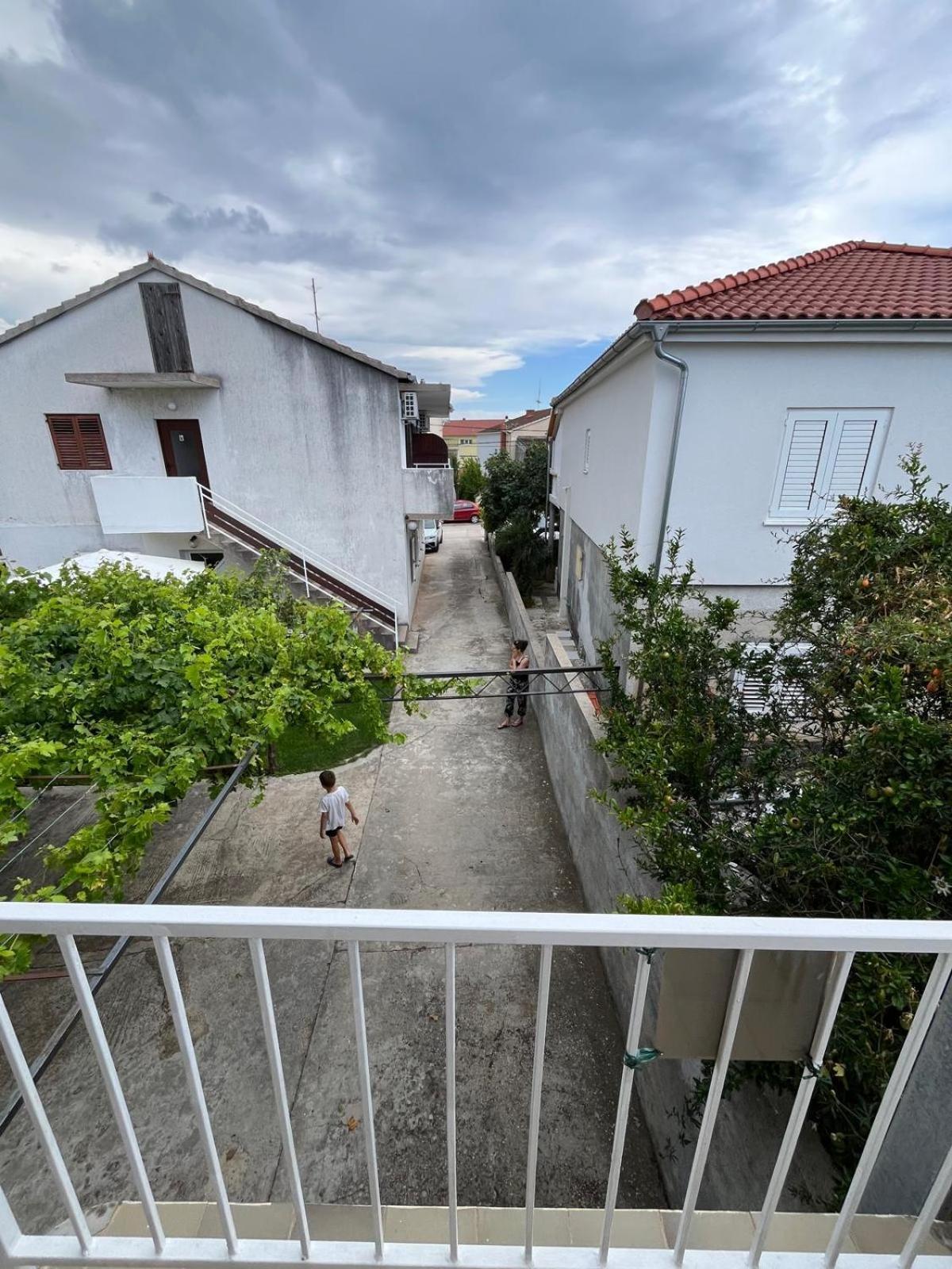 Apartmani Ana Juricev Vodice ヴォディツェ エクステリア 写真