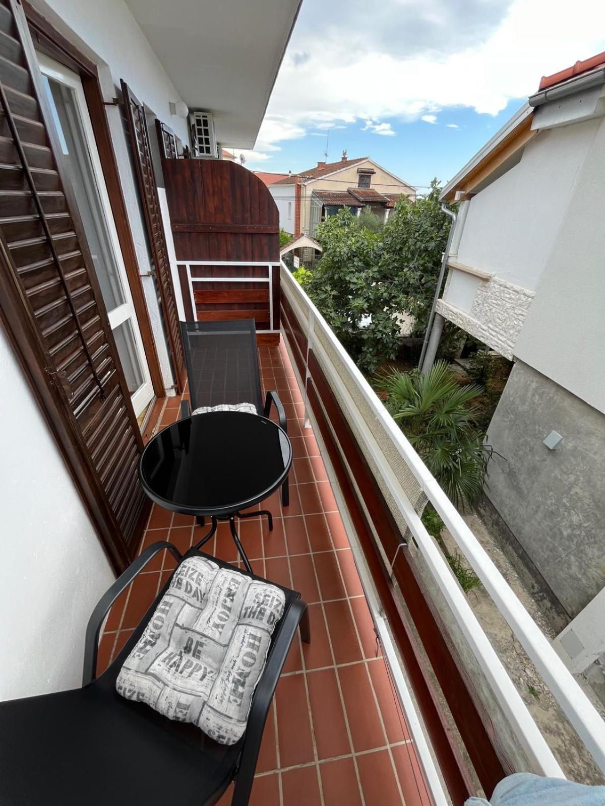 Apartmani Ana Juricev Vodice ヴォディツェ エクステリア 写真
