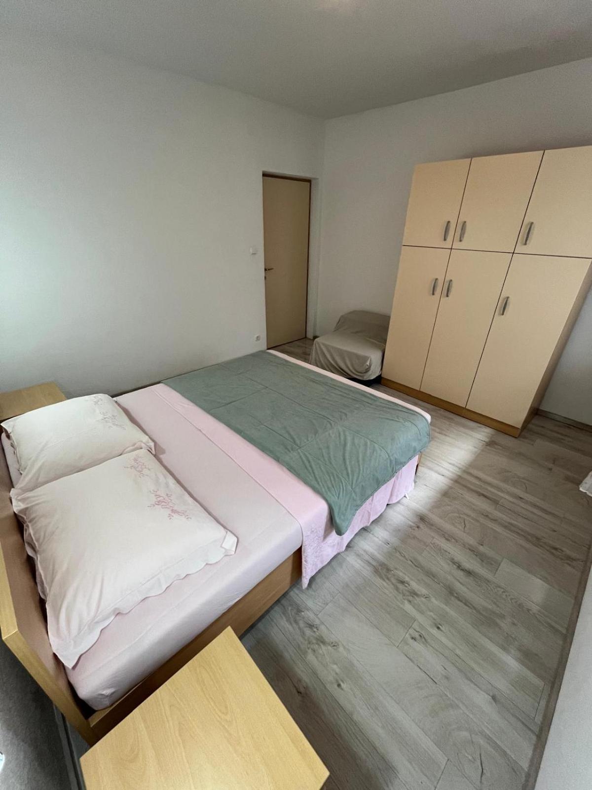 Apartmani Ana Juricev Vodice ヴォディツェ エクステリア 写真