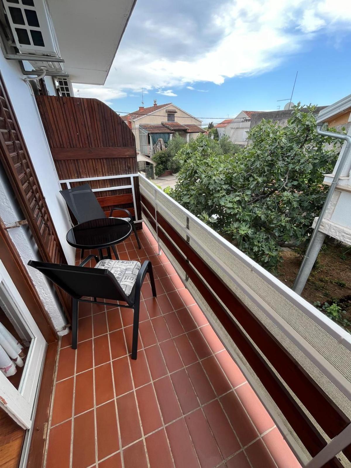 Apartmani Ana Juricev Vodice ヴォディツェ エクステリア 写真