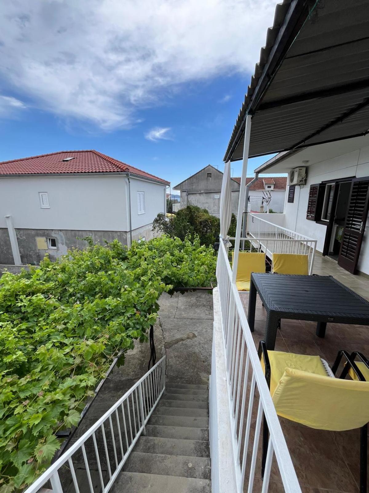 Apartmani Ana Juricev Vodice ヴォディツェ エクステリア 写真