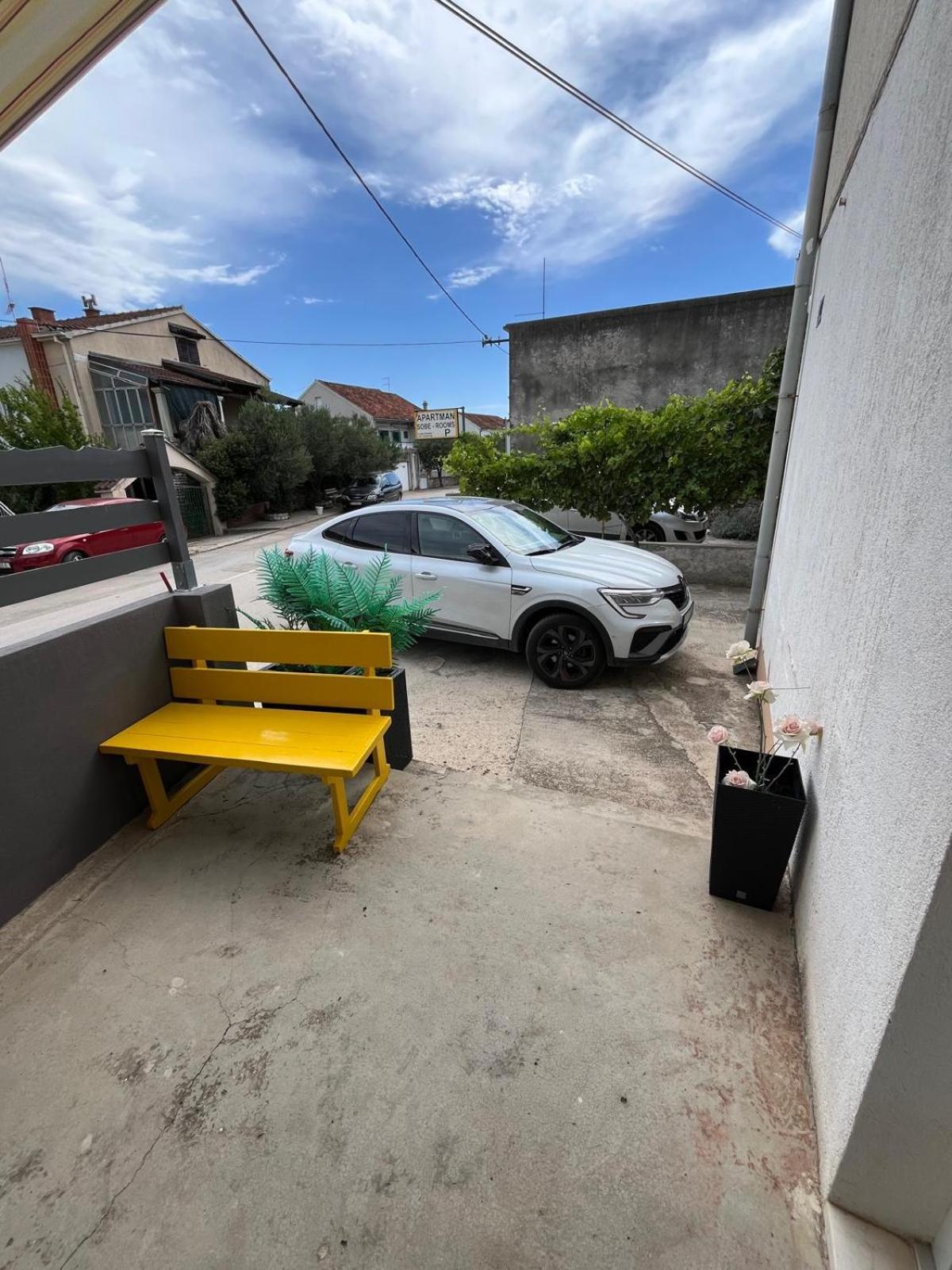 Apartmani Ana Juricev Vodice ヴォディツェ エクステリア 写真