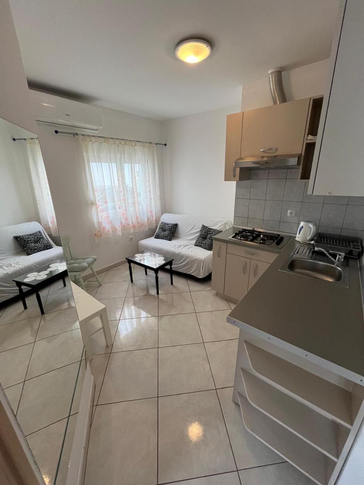 Apartmani Ana Juricev Vodice ヴォディツェ エクステリア 写真