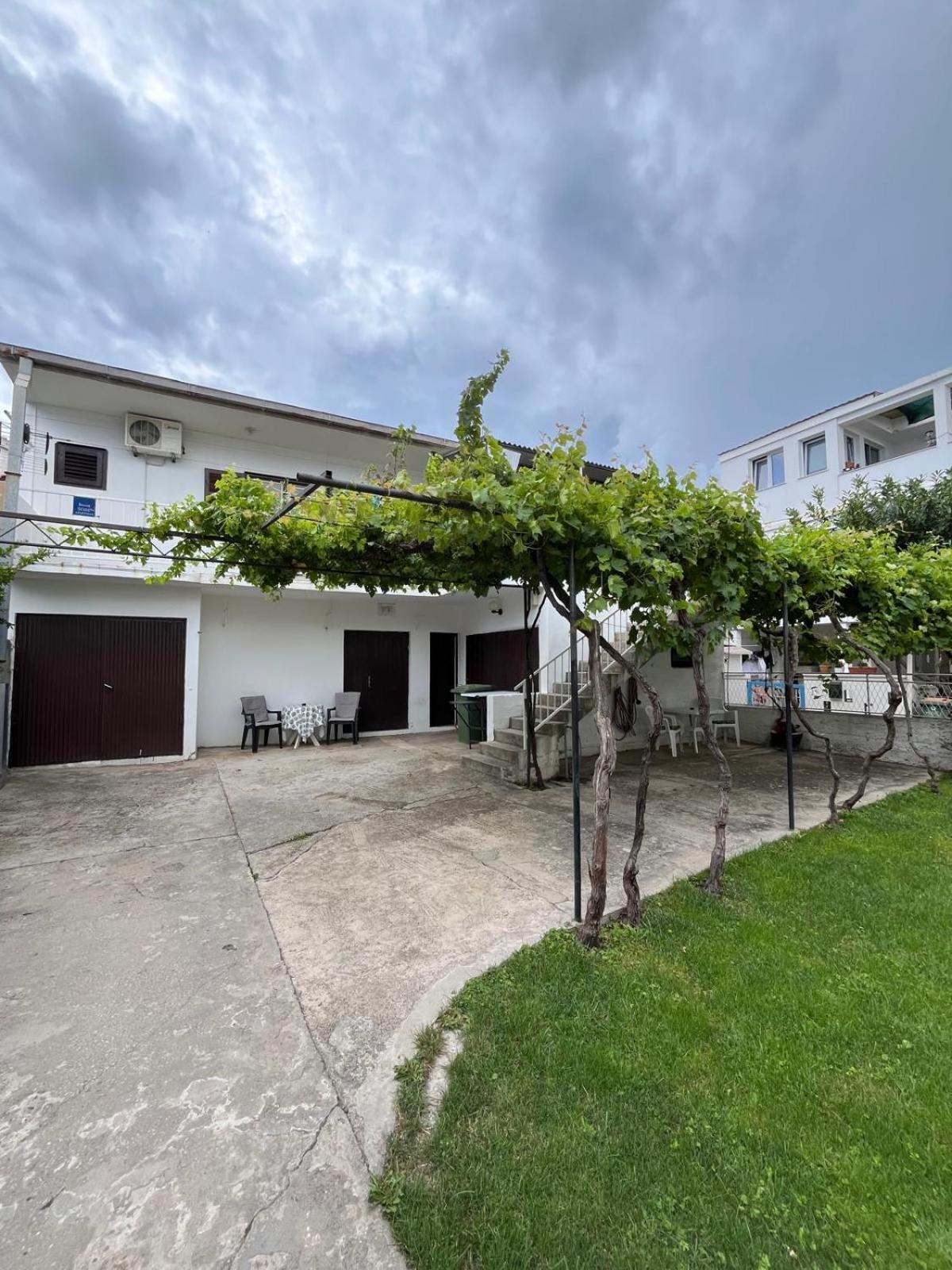 Apartmani Ana Juricev Vodice ヴォディツェ エクステリア 写真