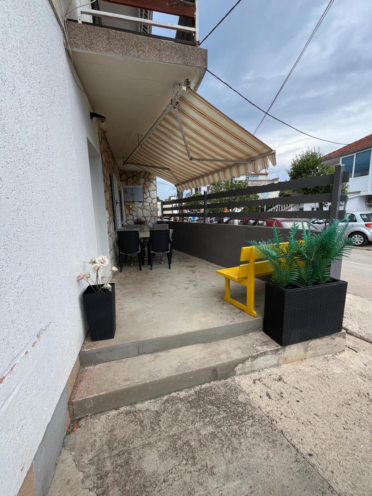 Apartmani Ana Juricev Vodice ヴォディツェ エクステリア 写真