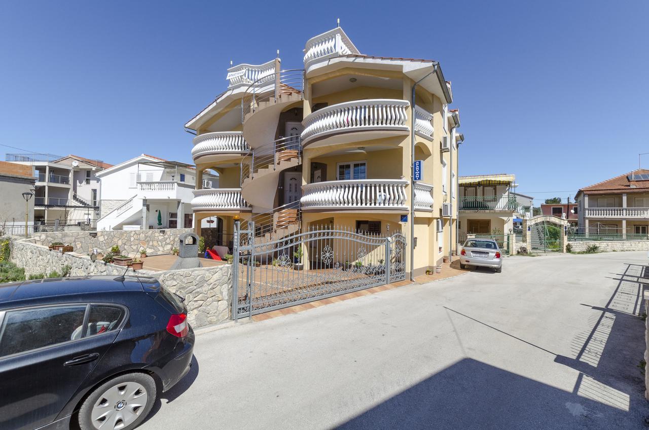 Apartmani Ana Juricev Vodice ヴォディツェ エクステリア 写真